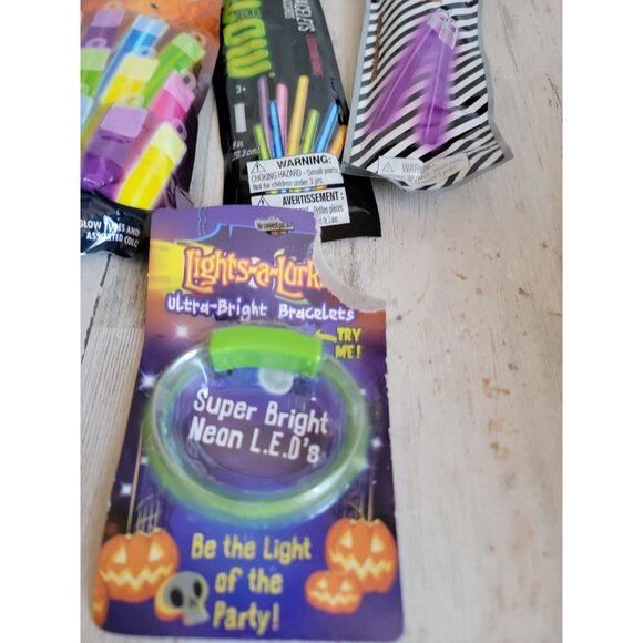 Halloween Light up bracelet glow sticks variety set accessory - Picture 5 of 9